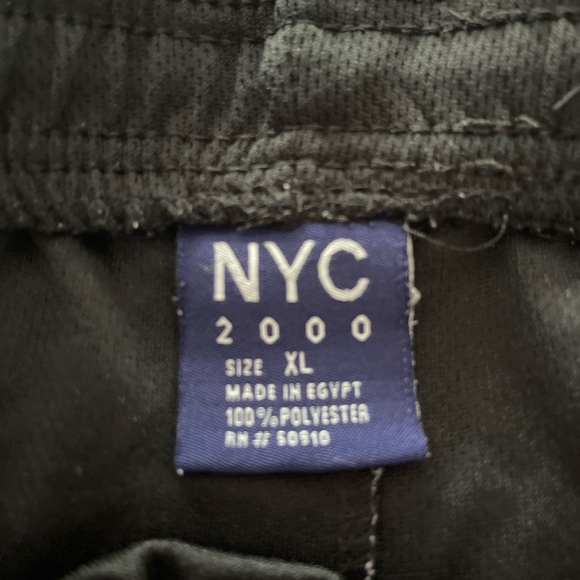 NYC 2000 Men’s Shorts size XL - Picture 2 of 2